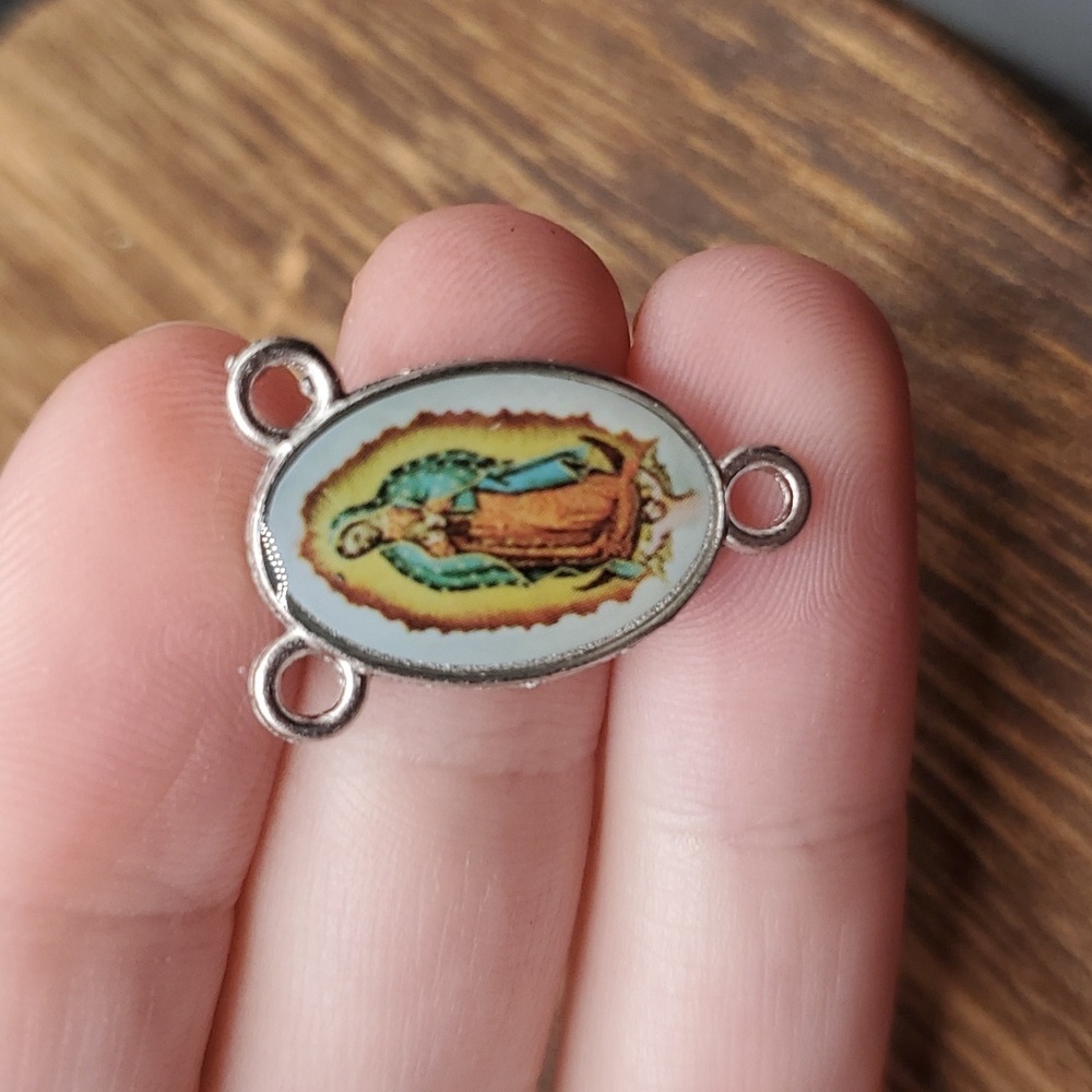 Mary pendant intricate coloring‎